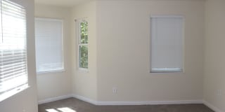 3 year new home with Granite, Stainless Applicances, Refrigerator, Microwave, Washer & Dryer, Hardwood and Carpeting Gallery 13