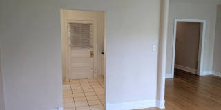 828 Reba Place Gallery 10