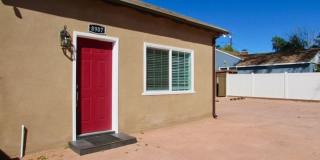 Jr ADU-1 bedroom 320sq ft Washer/Dryer/Refrigerator--Gated parking Gallery 1