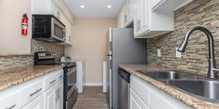 Montabella at Oak Forest Apartments Gallery 26