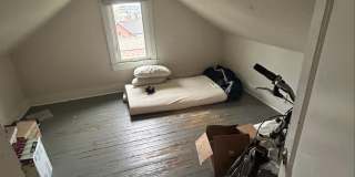 PRELEASE: Spacious 6+ bdrm/2 bath in York Neighborhood Gallery 24