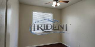 3-bedroom 2-bath home with den located in Edgewater Gallery 20