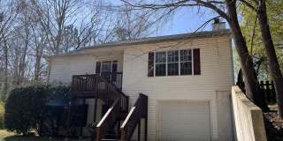 2 Bedroom 2 bath with a Garage! AVAILABLE NOW! Gallery 1