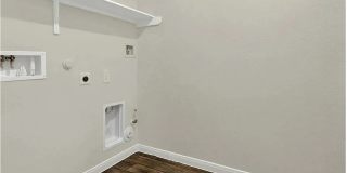 Room in 5 Bedroom Home at Bethpage Dr Gallery 4
