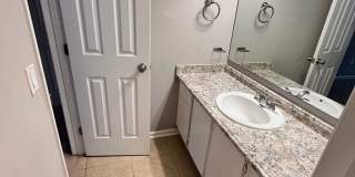 Charming 3-bedroom, 2-bath townhouse Gallery 15