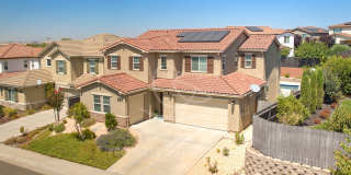 Your Serene Whitney Ranch Retreat Gallery 1