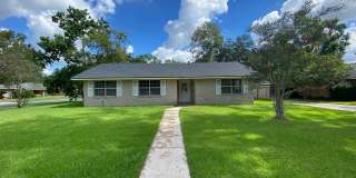 Large  Corner 3/2 home Located at 1006  E Hazel St.  in Gonzales for Rent! Gallery 1