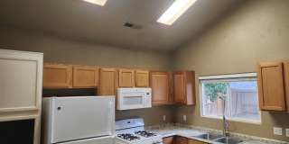 4 bed Single Family Home Close to Iron Springs Elem. Gallery 17