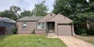 $950 - 2 bedroom / 1 bathroom - Home with a fenced yard and garage! $950 - 2 bedroom / 1 bathroom - Home with a fenced yard and garage! Gallery 1