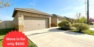 *MOVE IN SPECIAL* High Ceilings, Fenced Yard & 2-Car Garage – New Braunfels Living! Gallery 1