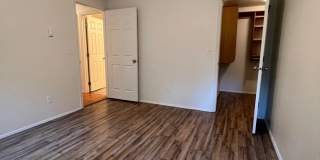 2 Bedroom Condo in Lake Oswego Gallery 22