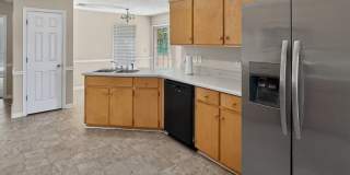 RATE DROP ALERT (was $2200/month) and MOVE-IN SPECIAL: 1st FULL MONTH'S RENT FREE* Gallery 7