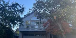 Large Three-plus bedroom townhouse in North Ashland location - Available Now Gallery 1