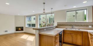 Cheery & Bright Columbia City Townhome Gallery 8