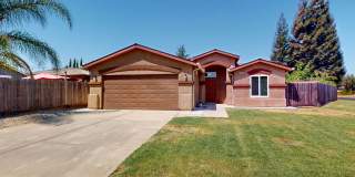 Charming Spacious 3BD/2BA House in the Desirable Neighborhood of Clovis!! Gallery 1