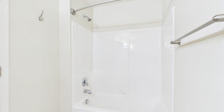 Bright & Spacious 3-Bedroom Apartment Gallery 15