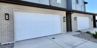 Spacious 3-BR Townhome in Washington Gallery 1