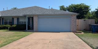 Spacious 3-Bedroom Duplex with Modern Comforts and Room to Roam! Gallery 1