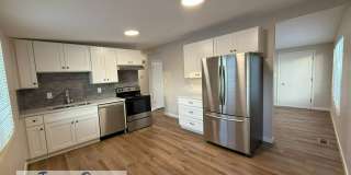 364 Ann St Gallery 1