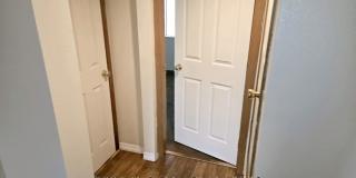 Large 1 bed with washer and dryer hookup Gallery 8