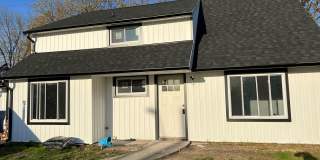 Beautiful fully renovated 5 bed 2 bath House with a sun room and large yard Gallery 1