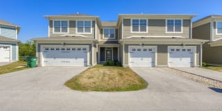 Linden Square Gallery 11