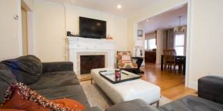 Charming 4 Bedroom-No Broker Fee Gallery 10
