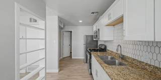 Beautifully Remodeled - Modern Duplex Gallery 16