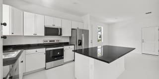 4520 Longwood Lake Square Gallery 13