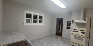 Charming 2 bed 1 bath Gallery 15