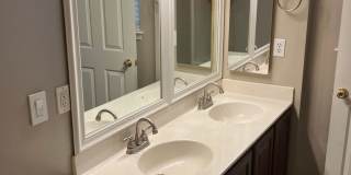 Beautiful 2/2.5 townhome in Cornelius Gallery 19