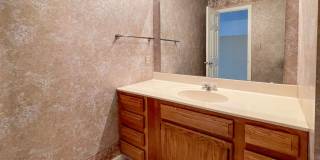 Near Local Shops and Restaurants Gallery 22