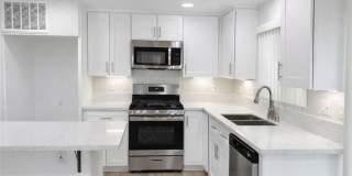 9156 Burke Street Gallery 1