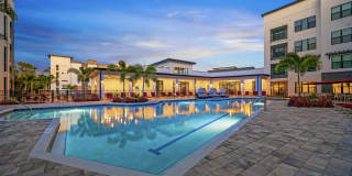 55+ Active Adult Apartment Homes - The Pointe at Lakewood Ranch Gallery 8