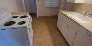 Quaint 2 Bedroom Duplex Gallery 13