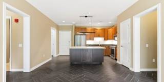 250 Daniel Burnham Square Gallery 2