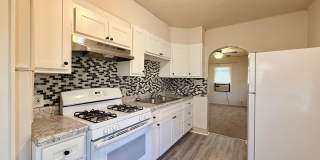 2 Bedroom, 1 Bath Home  & Garage Available in Peoria IL! Gallery 6