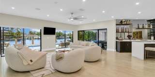 319 S Riverside Drive Gallery 10