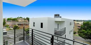 5 Bedroom / 4 bathroom Fully Detached Townhouse in Echo Park with Private Garage Gallery 17