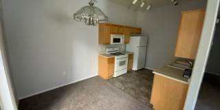 N.W. GATED COZY CONDO W/ COMMUNITY POOL AND SPA Gallery 9