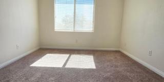Spacious 4 Bed Home with Loft & 3-Car Garage Gallery 21