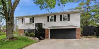 Beautifully updated and meticulously maintained single family Bi-Level home Gallery 1