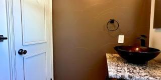 Spacious 4BR House in Edgewater Gallery 46