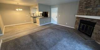 Spacious 3-Bedroom Condo with In-Unit Laundry – Convenient Aurora Location Gallery 14