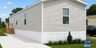 204 Lakeside Garden Circle Gallery 1