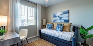 Vlux at Queen Creek Gallery 14