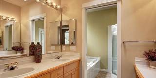 Bellevue Townhouse!!! Gallery 13