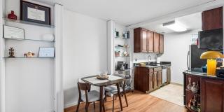 224-30 W RITTENHOUSE SQUARE Gallery 17
