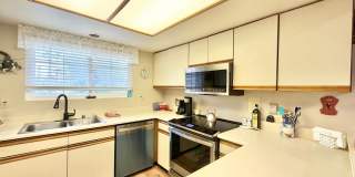 AVAILABLE NOW! 1 bedroom, 1 bathroom condo in Palm Springs! Gallery 7