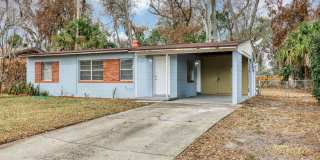 Beautifully Refreshed 3-Bedroom Home – Modern Kitchen  Spacious Interior Gallery 1